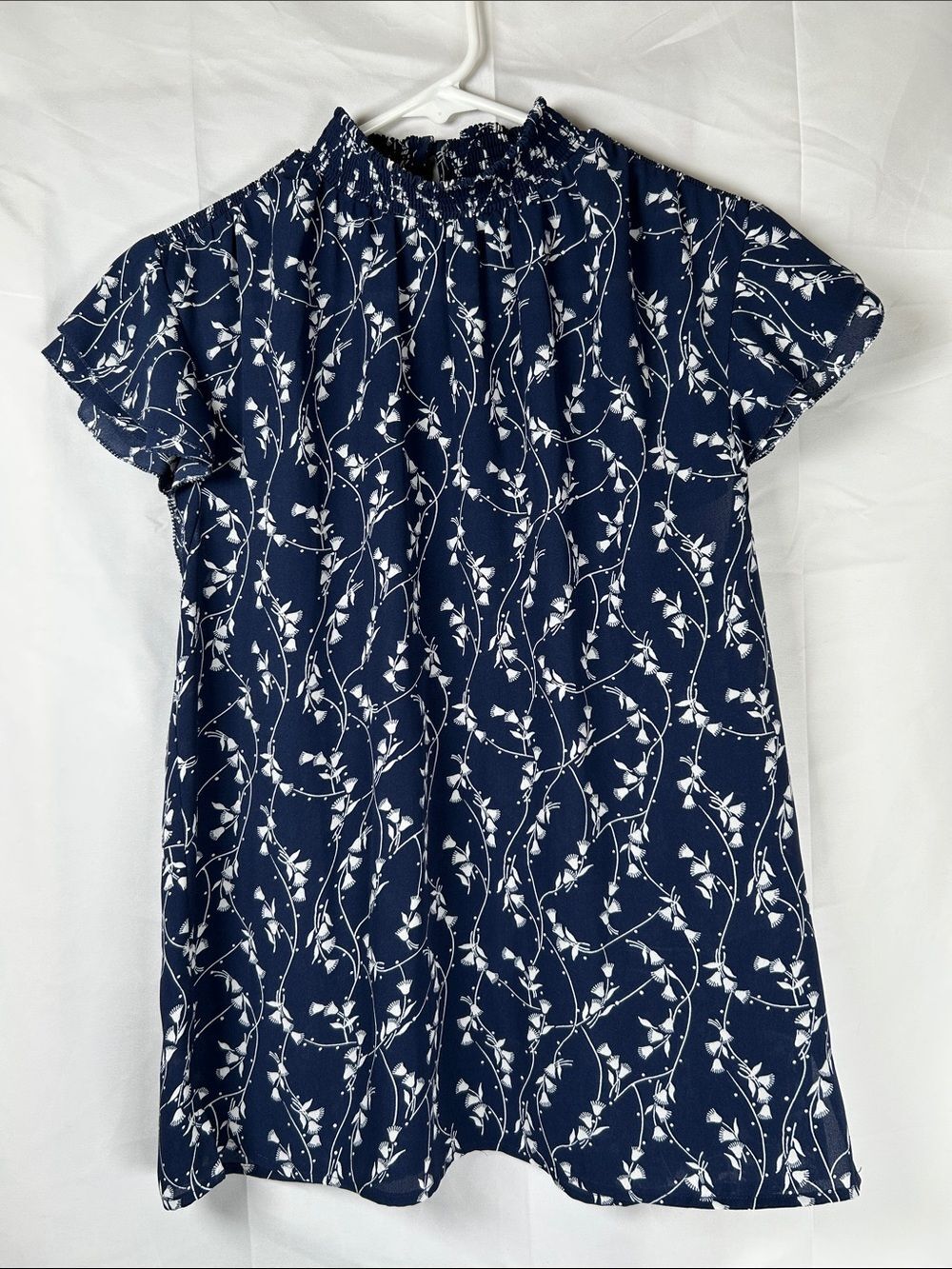 Halogen Floral Blouse Women’s XS Blue Flutter Sleeve Relaxed Fit